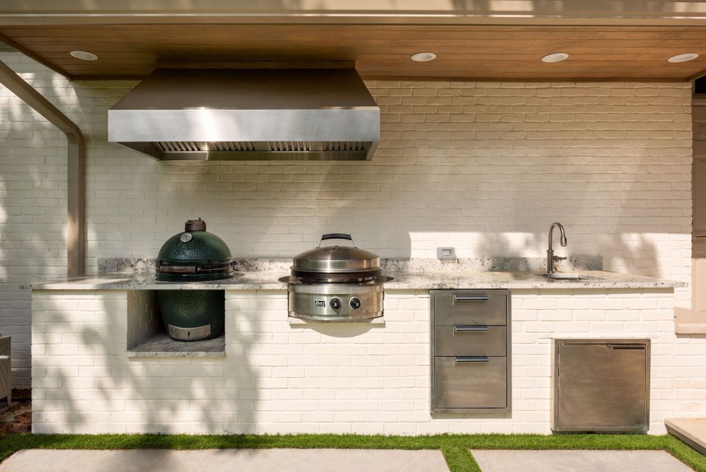 Outdoor living with kitchen area