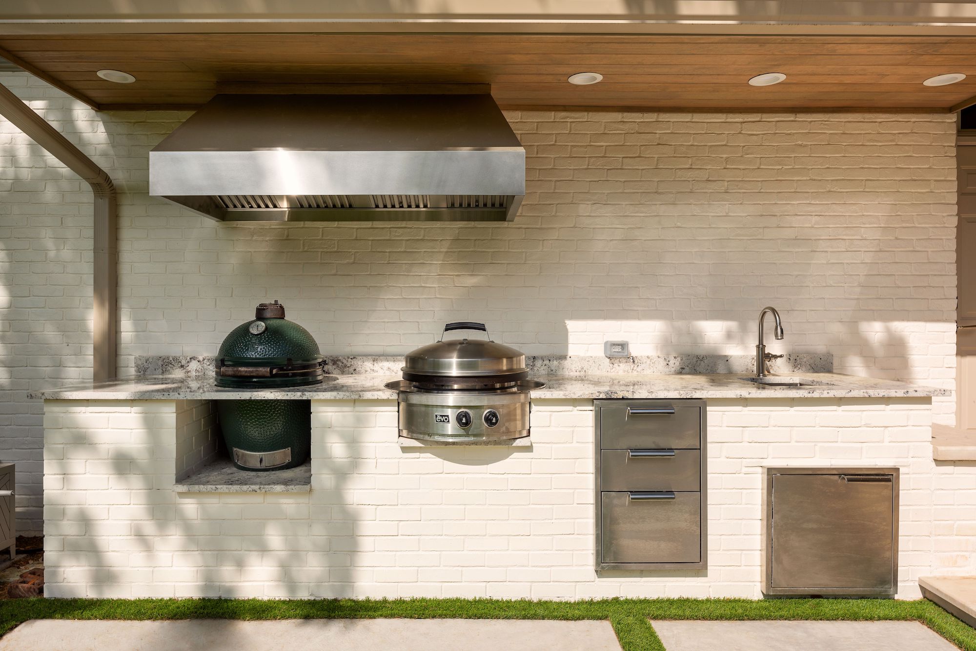 Outdoor Living 1 Outdoor living with kitchen area