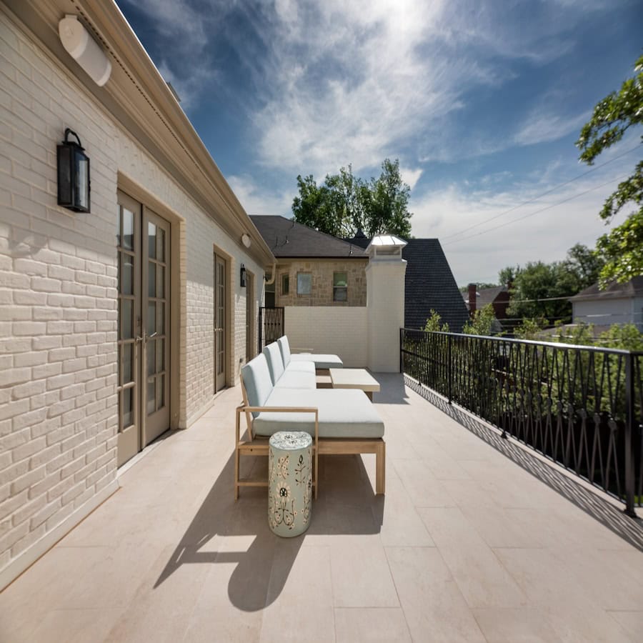 balcony deck in dfw built by Southwest Fence & Deck, Inc
