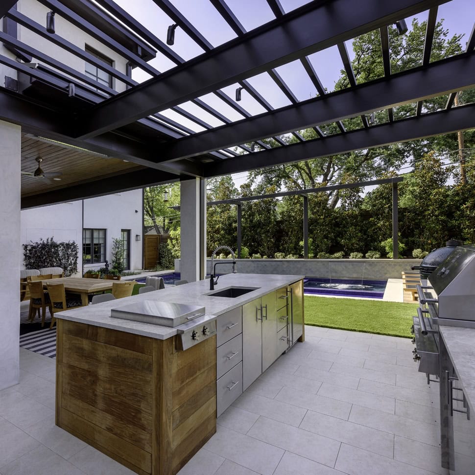 modern outdoor kitchen in dfw